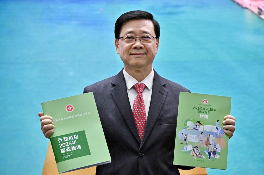 2025年《施政報告》宣布,政府會以立法方式完善數碼平台工作者的工傷補償機制,保障負責食物或貨物外送的平台工作者。 2025年《施政報告》宣布,政府會以立法方式完善數碼平台工作者的工傷補償機制,保障負責食物或貨物外送的平台工作者。