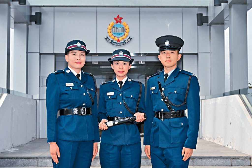 見習督察黃鈺茵、譚樂怡和學警程炫（左起）表示，希望致力打擊罪案，為社會出一分力。
