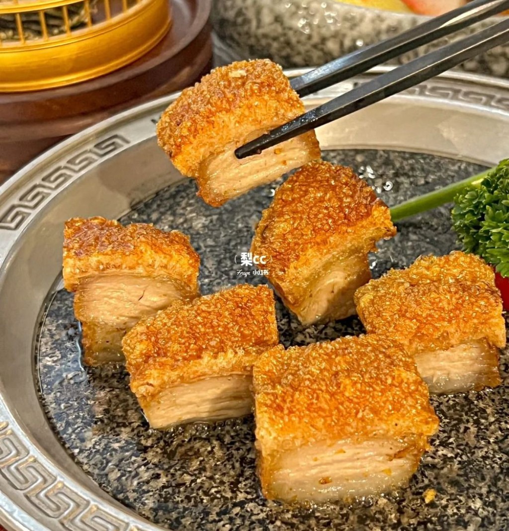 廣州1968名廚匯．譚的美食推介招牌燒肉，香脆可口。（圖片來源：小紅書@梨cc）