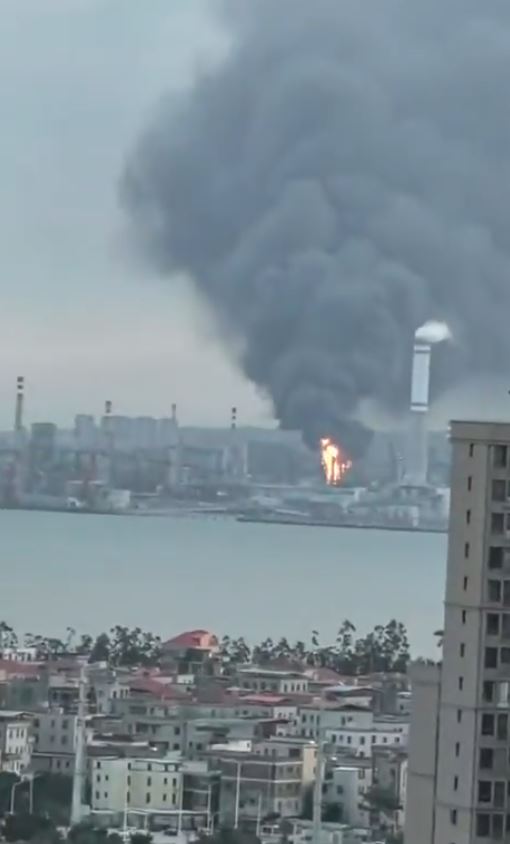 中化泉州油廠起火導致7人受傷。