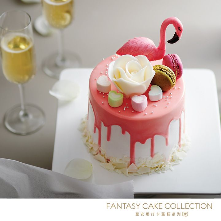 聖安娜打卡蛋糕系列以夢幻國度為題，其中「夢幻仲夏夜蛋糕」造型立體，328元