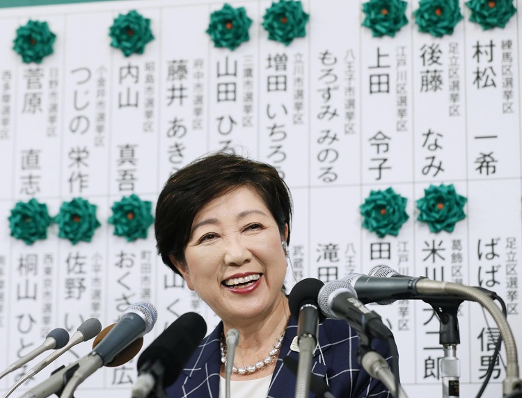 小池百合子搶佔議會過半數席位。AP圖片