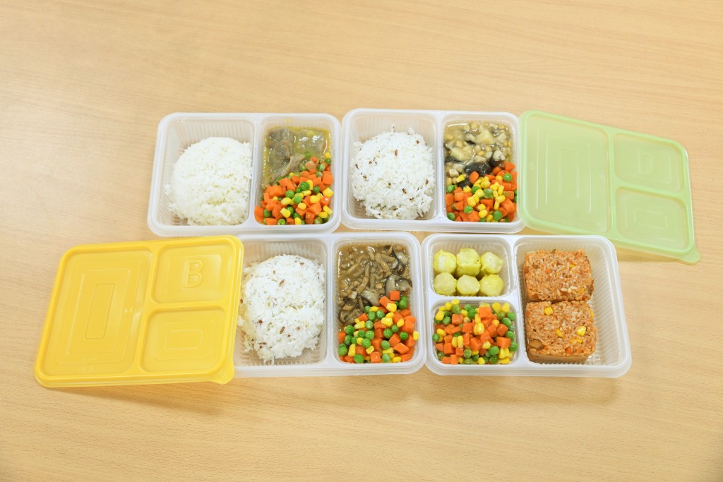 柯沧渊提议学校可教导学生饭后将饭盒与厨馀分开，令垃圾体积减少。 何健勇摄