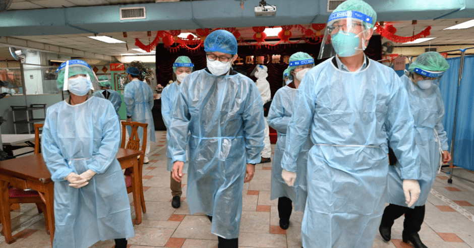 衞健委專家組到訪安老院了解防疫措施。資料圖片
