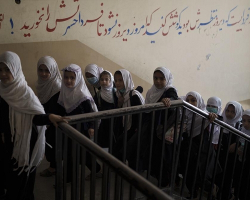 塔利班重掌阿富汗後，迅速收回阿富汗女性的上學等權利。美聯社資料圖片