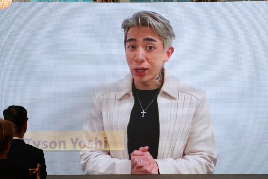 Tyson Yoshi受到草蜢啟蒙。