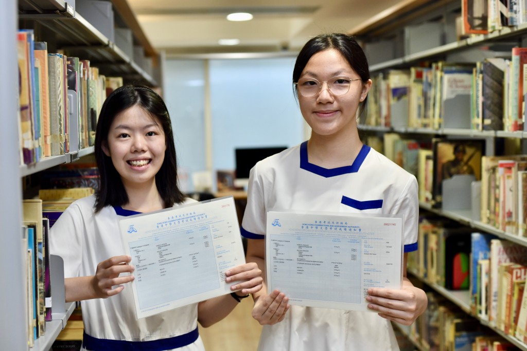 拔萃女書院狀元程熹(左)及羅苡庭(右)。 拔萃女書院狀元程熹(左)及羅苡庭(右)。