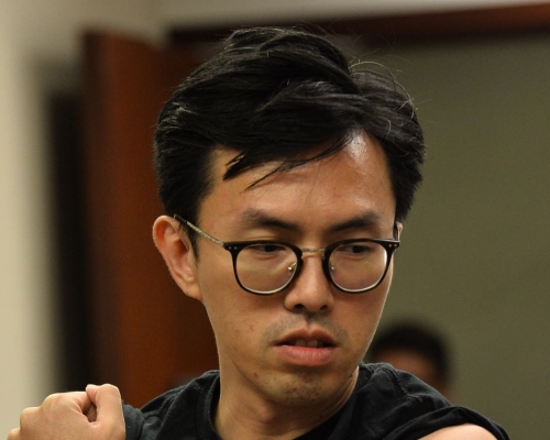 吳文遠聲稱被警方毆打。