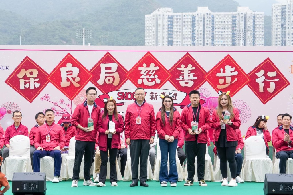 入境處處長郭俊峯(前排左三)。