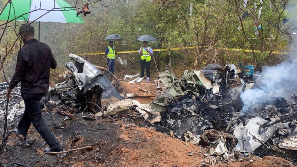 一架小型飛機在肯尼亞沿海誇萊郡（Kwale County）墜毀，機上12人全部遇難。 路透社