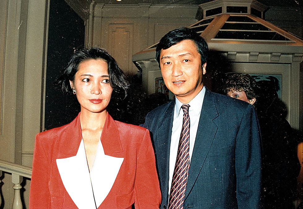 萧芳芳亡夫张正甫曾任亚洲电视行政总裁。