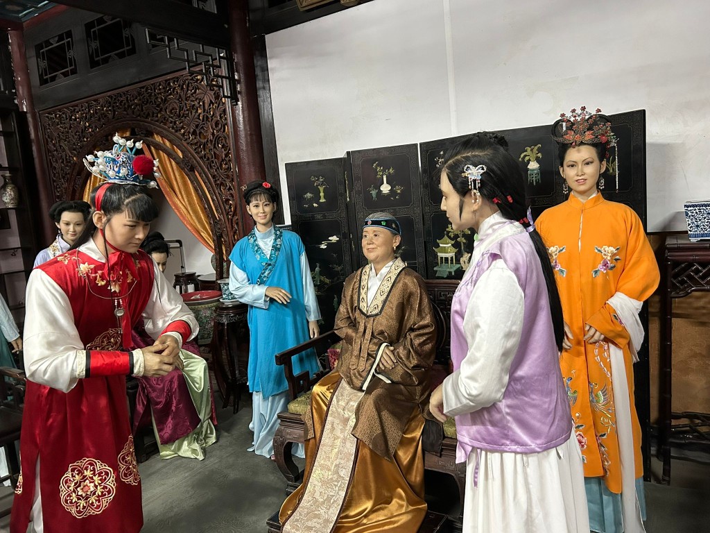 榮慶堂賈寶玉林黛玉初相遇。劉克剛攝 榮慶堂賈寶玉林黛玉初相遇。劉克剛攝