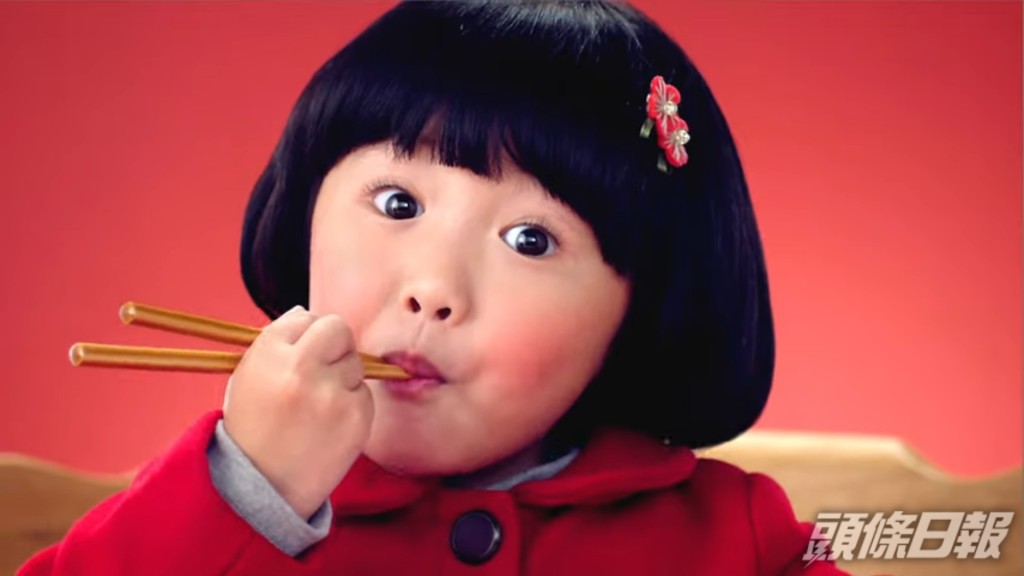 童星Celine杨铠凝拍广告走红。