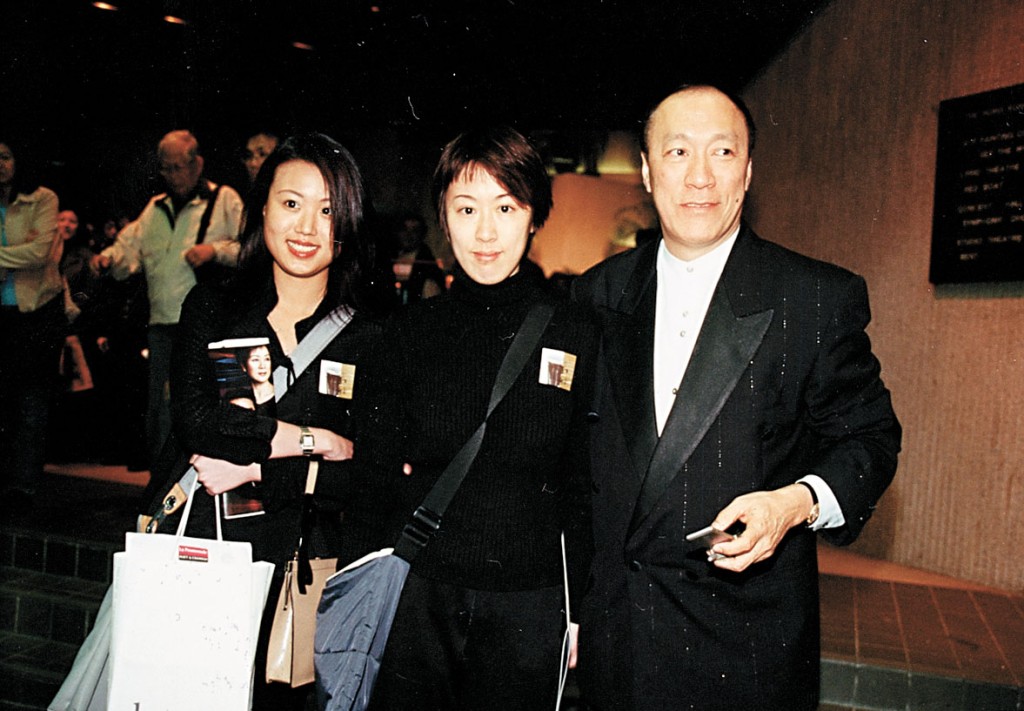 陈欣健和女儿出席活动。
