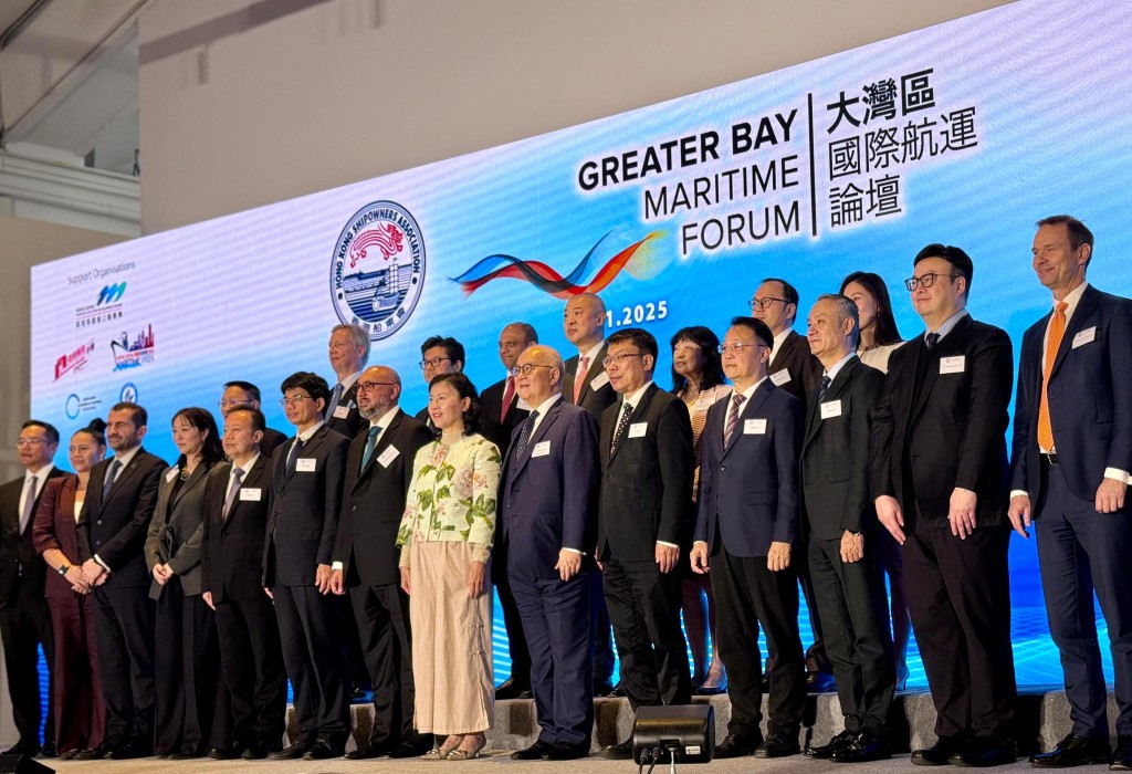 在大灣區國際航運論壇上,陳美寶見證香港船東會宣布成立「海運人才培育聯盟」。運物局FB 在大灣區國際航運論壇上,陳美寶見證香港船東會宣布成立「海運人才培育聯盟」。運物局FB 