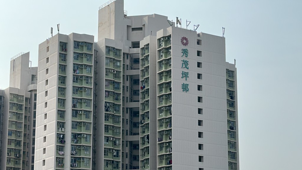 何永賢強調，政府不會賤賣資產，而一個既合理的售價、又要令市民有興趣買，坦言是「不容易拿捏」。
