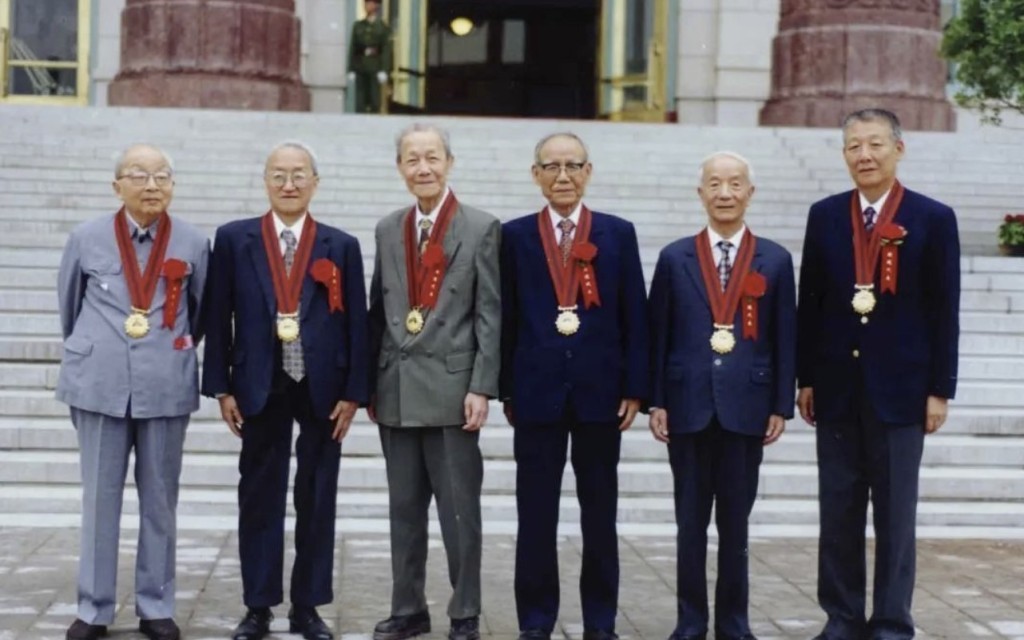 王希季是中国著名的空间技术专家。《人民日报》