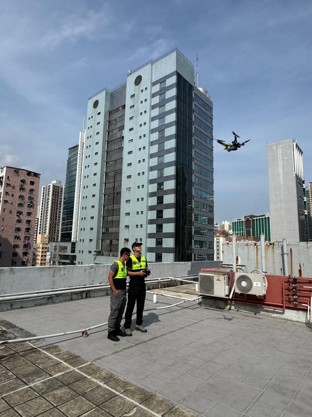 警方利用无人机协助执法。警方图片 警方利用无人机协助执法。警方图片