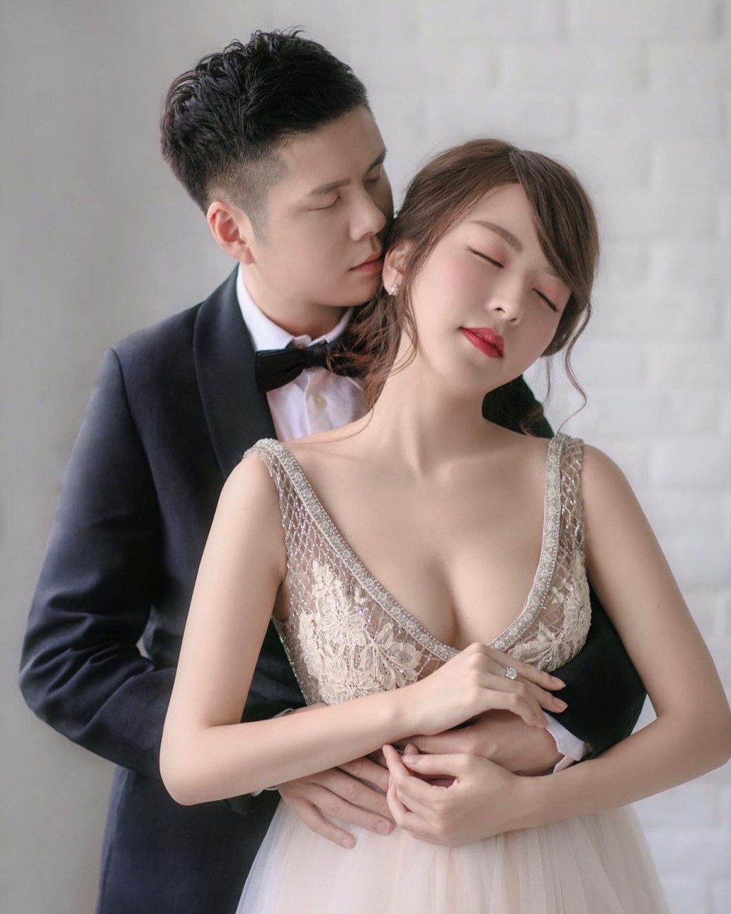 譚嘉儀2019年與圈外人結婚。
