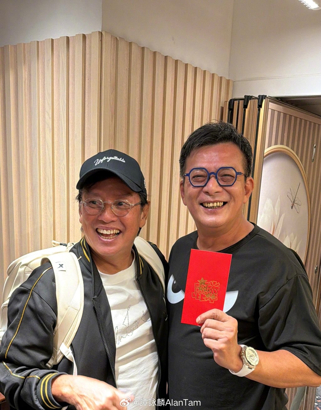 黃日華與譚詠麟多年友誼，不時一起回內地踢波。