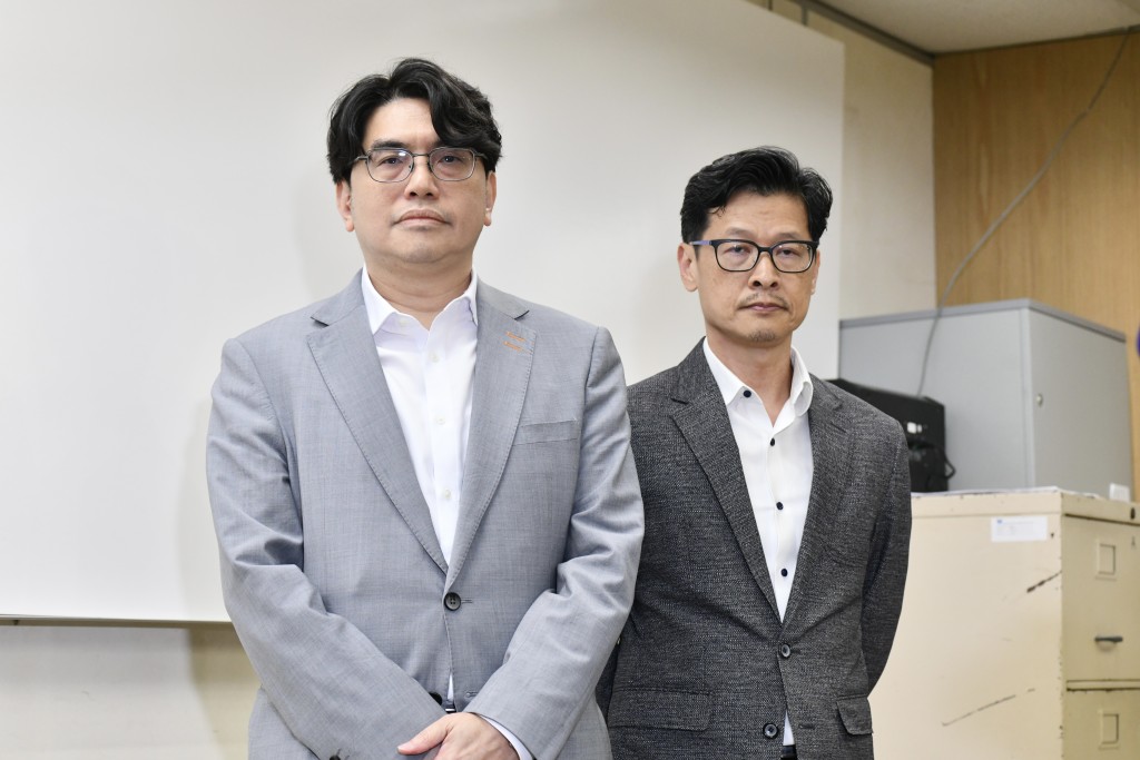 左起:水務署署長黃恩諾、房屋署副署長(屋邨管理)楊耀輝。 左起:水務署署長黃恩諾、房屋署副署長(屋邨管理)楊耀輝。