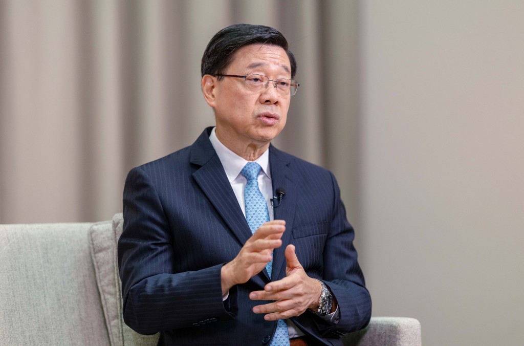 董建華辭世︱李家超沉痛哀悼:巨大貢獻將永存心中讚揚一生以報效國家、服務香港為己任