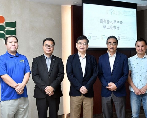 (左起)特教青年譚偉業先生、香港特殊學校議會主席梁永鴻博士、學苑及中心總監冼權鋒教授、學苑苑長蘇建群先生,以及特教生家長劉國威先生。