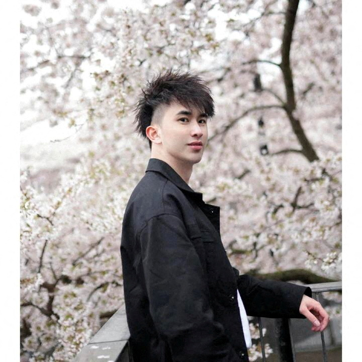 邹镇豪来自广东东莞，出身富裕家庭。路透社