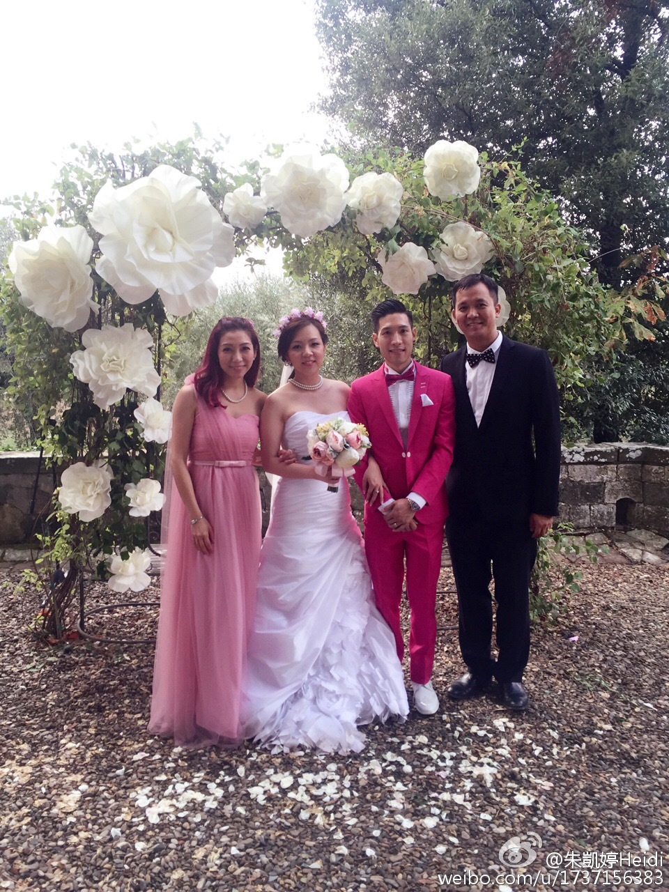 戚黛黛2016年與機師老公Calvin Yeung結婚。