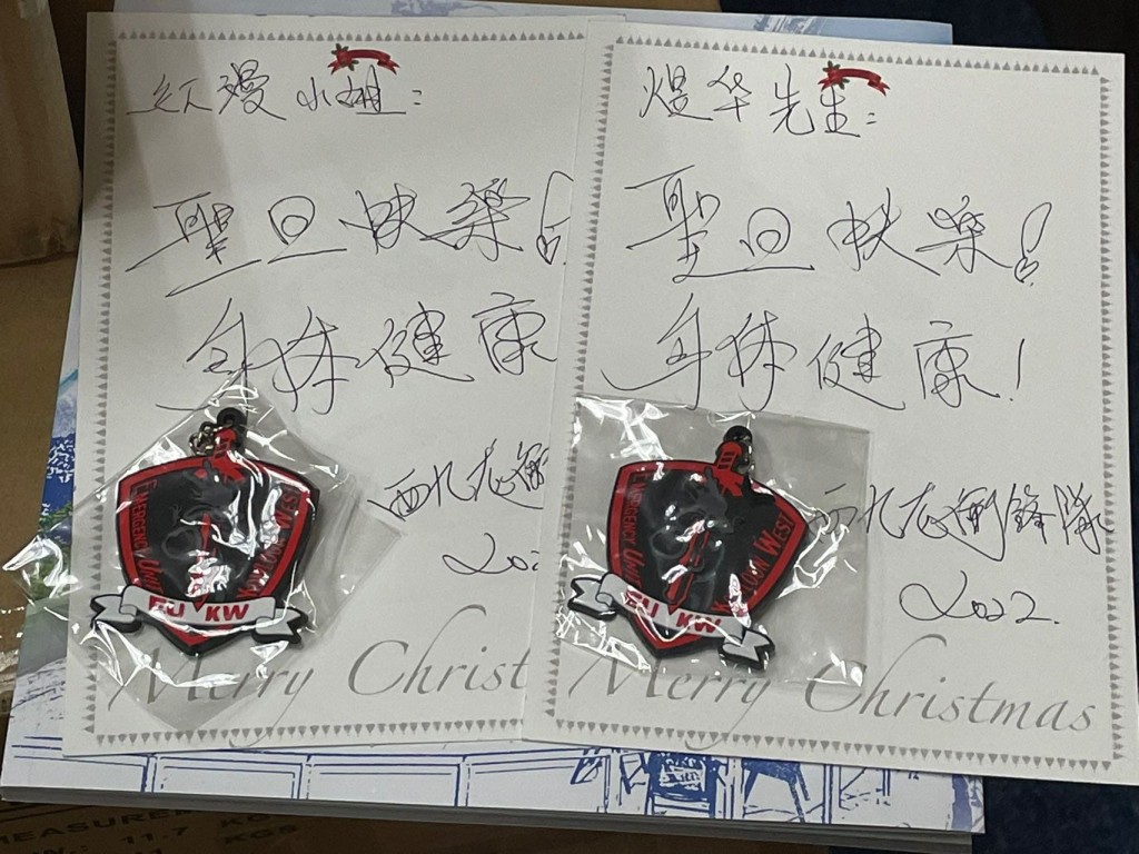 西九龍衝鋒隊員送給兩學生的聖誕卡。事主提供