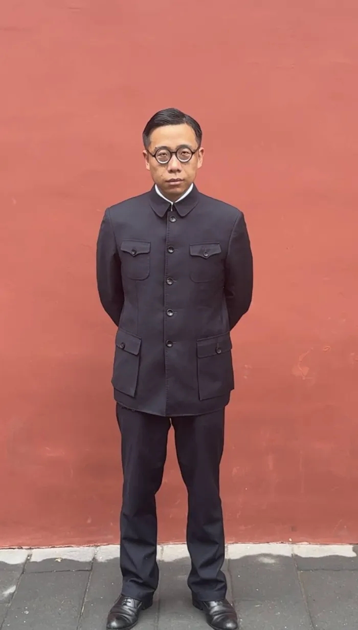 安徽29歲男子付強神似溥儀，連AI都分不清楚。