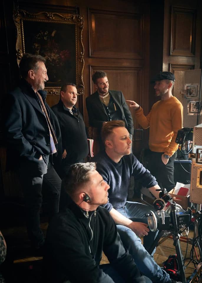 碧咸以黑幫角色打扮與工作人員有講有笑。Beckham fb　