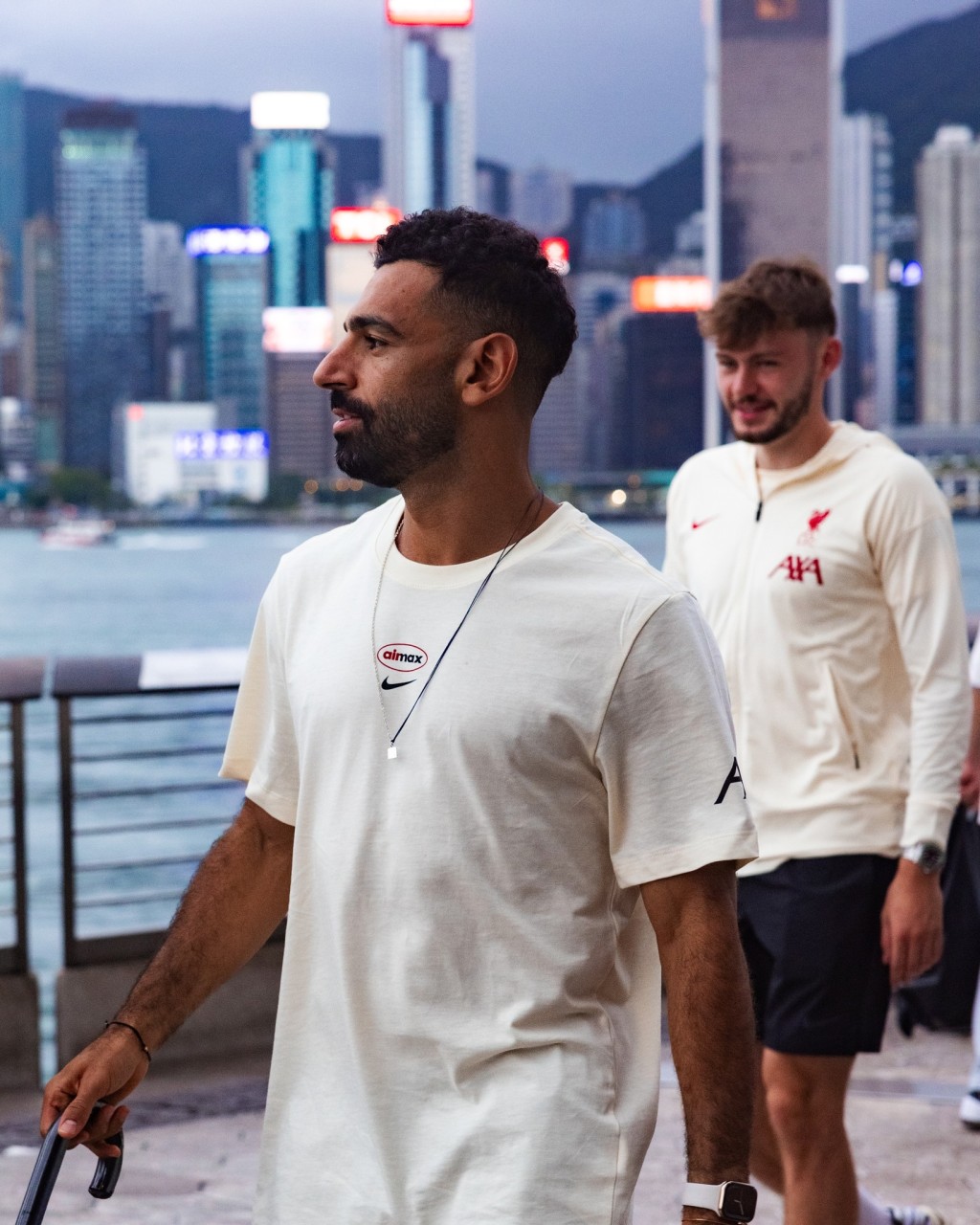 利物浦球員到尖沙咀海傍觀光。(利物浦官方FB) 利物浦球員到尖沙咀海傍觀光。(利物浦官方FB)
