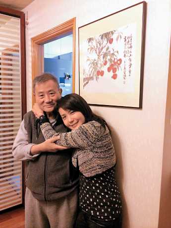 爸爸杜惠东系资深电影人，惜早年已因病离世。  ​