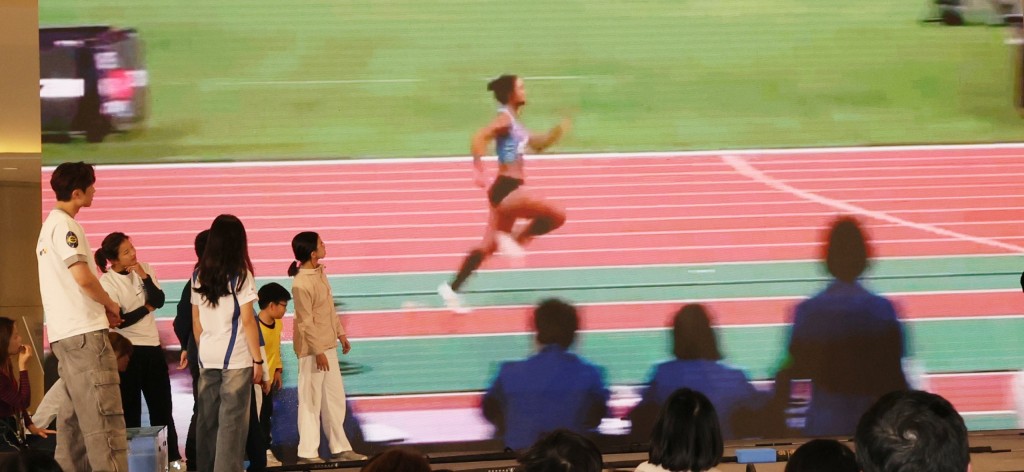 活動中重播俞雅欣於杭州亞運會破港績奪銅的片段。徐嘉華攝