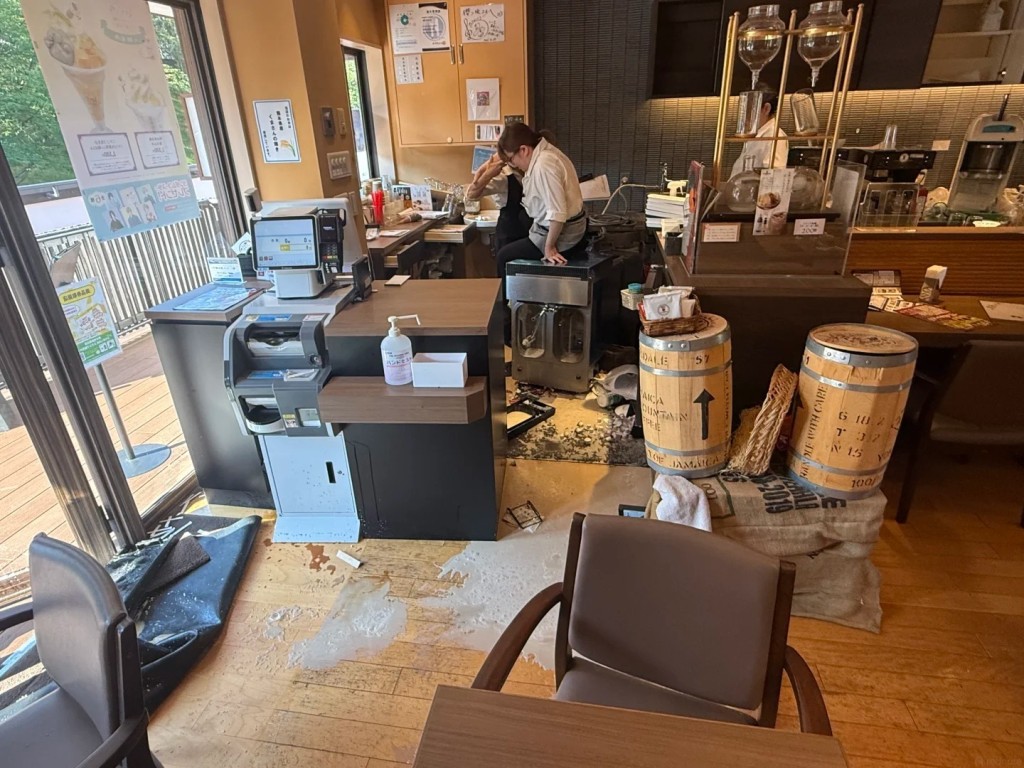 熊本县下午发生7.1级强烈地震，有餐厅物件倒下。小红书