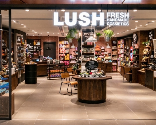 LUSH德福分店被指欠租。