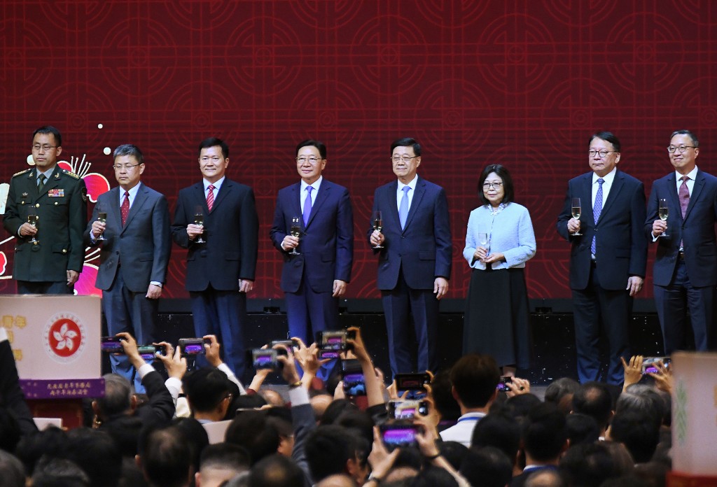 行政長官李家超伉儷、中聯辦主任周霽等出席並祝酒。