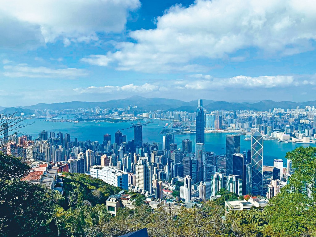 標普指預測今年香港經濟將收縮3.9%,明年回升至增長4.8%。