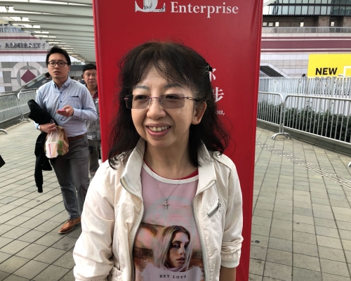 黃小姐不滿財爺無派錢。