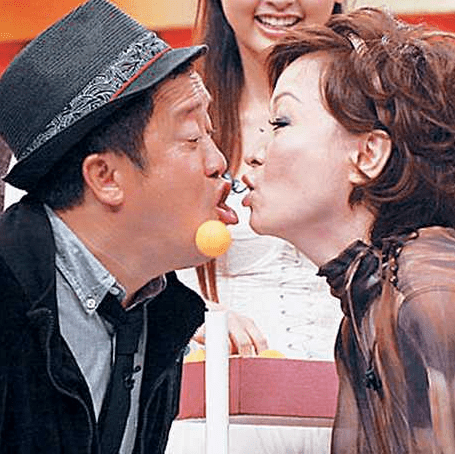 寶媽與曾志偉還曾在台灣遊戲節目咀嘴對嘴。