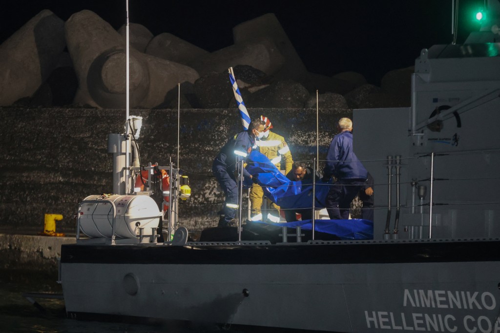 希腊南部外海移民船失去动力，至少18人疑因失温及饥饿死亡，仅两人获救。路透社