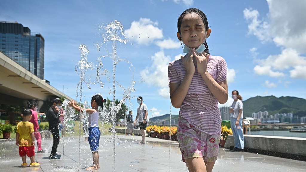 天文台預測未來9日繼續「熱爆」,高見35°C。 資料圖片