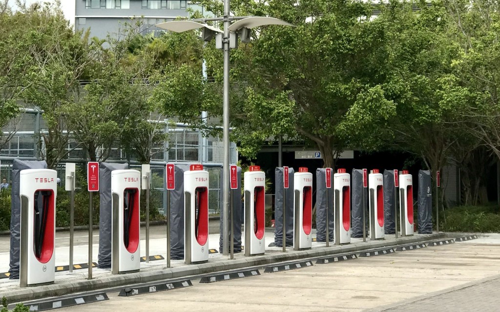 沙田凱悅酒店Tesla Shpercharger充電站設有32個超級充電器。