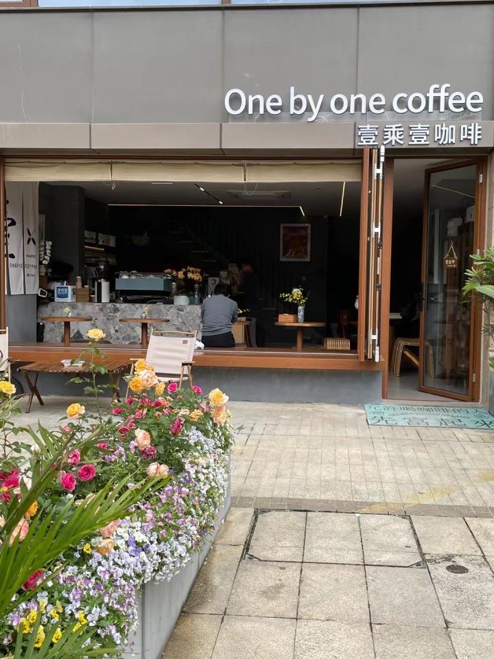 该咖啡店位于浙江温岭。
