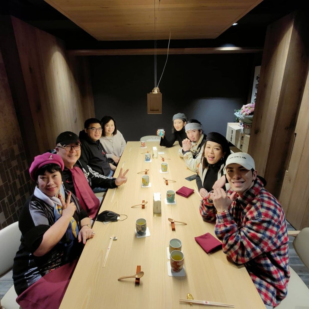 昨晚蕭敬騰一家人為蕭媽媽提早慶祝生日。