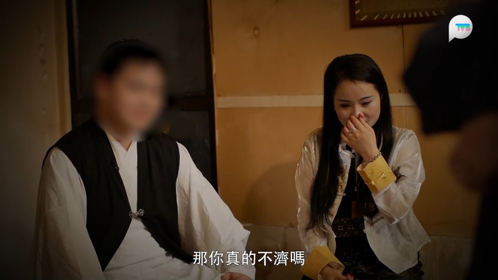 據《直播靈接觸》主持梁思浩指，這次是香港電視史上首次在節目中請到「狐仙」上身，亦即是Nana成為「香港第一人」！