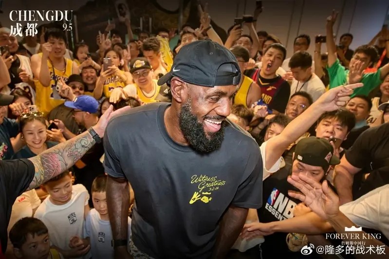 NBA傳奇球星勒邦占士早前結束6年來首次中國行。小紅書