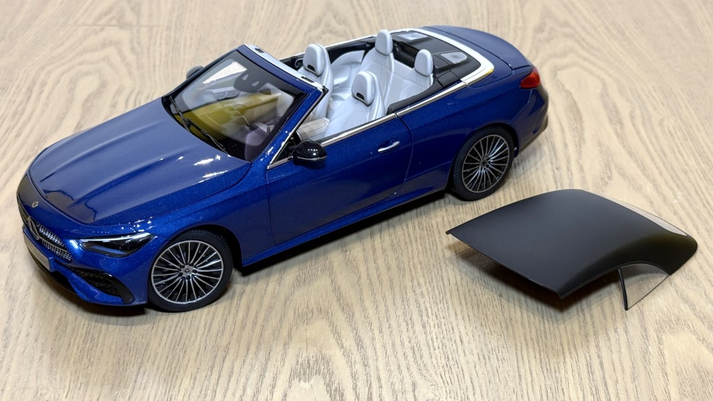 平治Mercedes-Benz CLE Cabriolet的1:18模型车