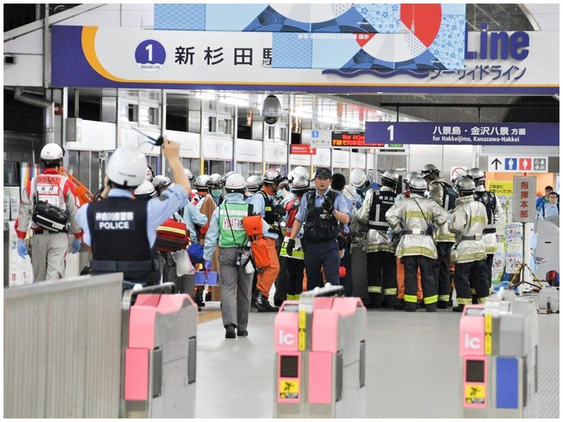事故後救援人員到場。網圖